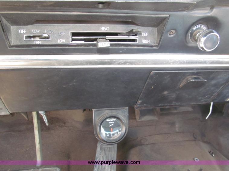 image for item B5375 1977 Dodge W250/M8880 pickup truck