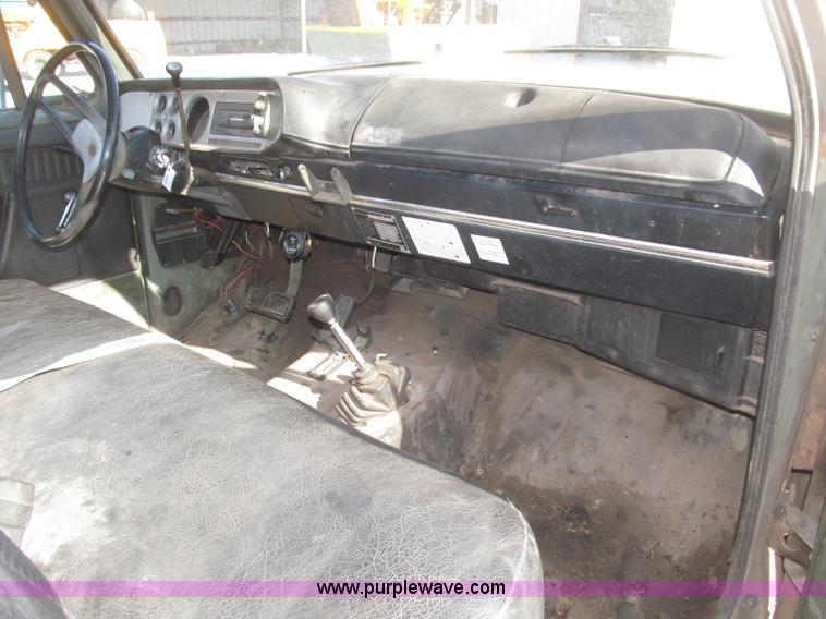 image for item B5375 1977 Dodge W250/M8880 pickup truck