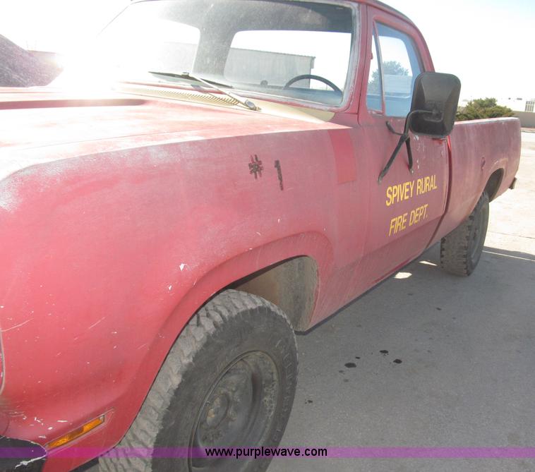 image for item B5375 1977 Dodge W250/M8880 pickup truck