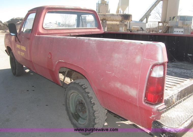 image for item B5375 1977 Dodge W250/M8880 pickup truck