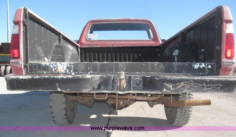 image for item B5375 1977 Dodge W250/M8880 pickup truck