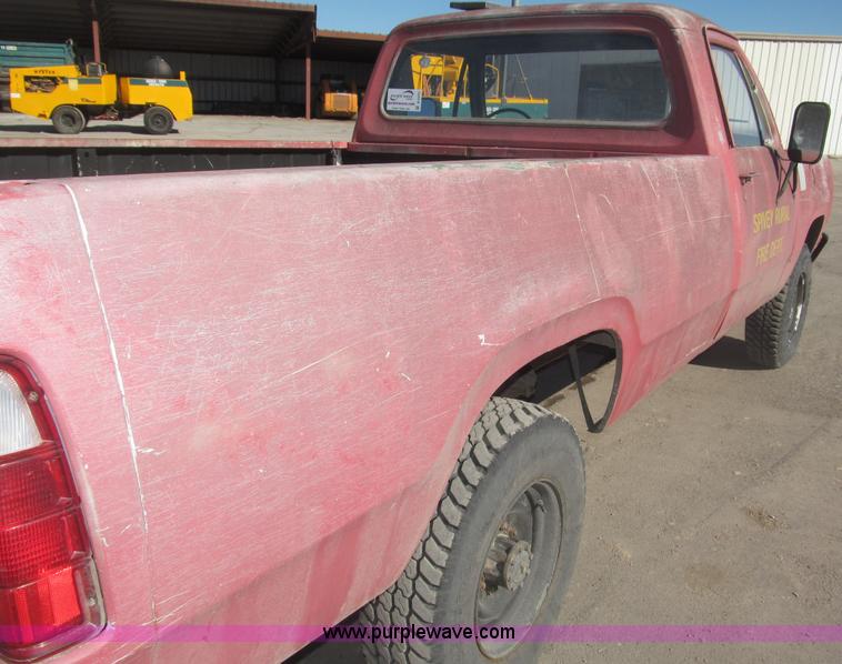 image for item B5375 1977 Dodge W250/M8880 pickup truck