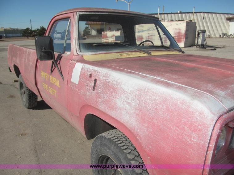 image for item B5375 1977 Dodge W250/M8880 pickup truck