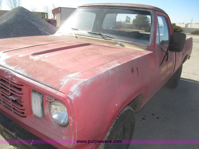 image for item B5375 1977 Dodge W250/M8880 pickup truck