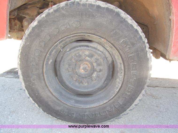 image for item B5375 1977 Dodge W250/M8880 pickup truck