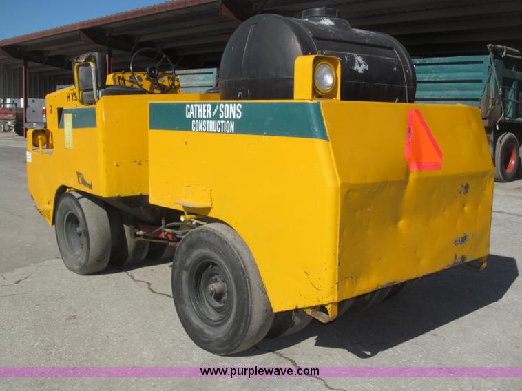 image for item B5377 1968 Hyster C530A articulating pneumatic roller