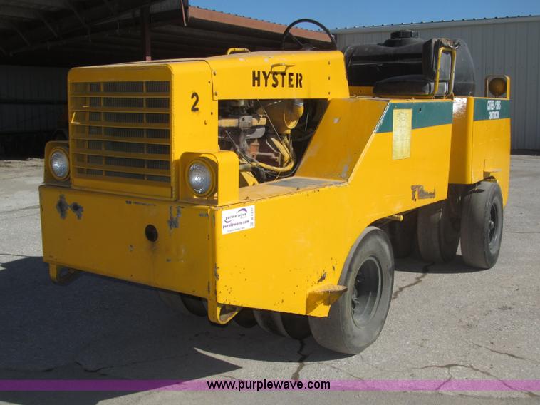 image for item B5377 1968 Hyster C530A articulating pneumatic roller