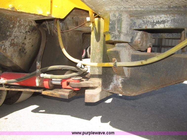 image for item B5377 1968 Hyster C530A articulating pneumatic roller