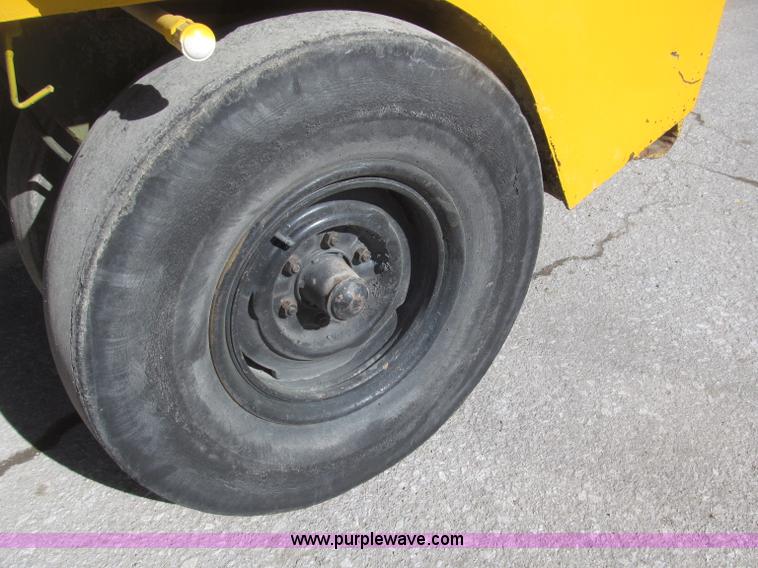 image for item B5377 1968 Hyster C530A articulating pneumatic roller