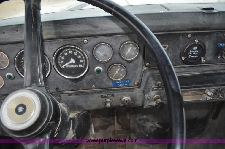 image for item C3320 1976 International Fleetstar 2010A Fleet Corp tire truck