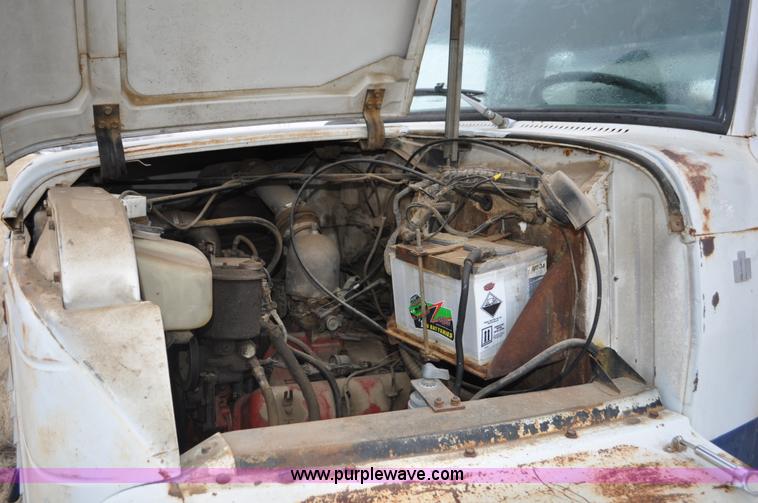 image for item C3320 1976 International Fleetstar 2010A Fleet Corp tire truck