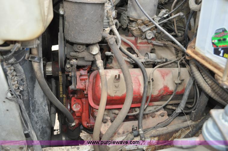 image for item C3320 1976 International Fleetstar 2010A Fleet Corp tire truck