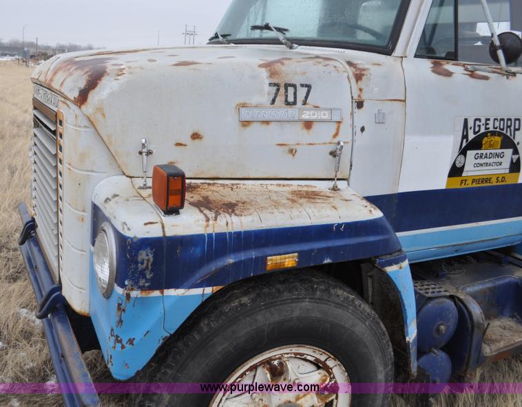 image for item C3320 1976 International Fleetstar 2010A Fleet Corp tire truck