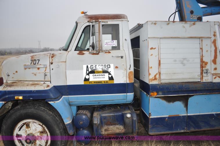 image for item C3320 1976 International Fleetstar 2010A Fleet Corp tire truck