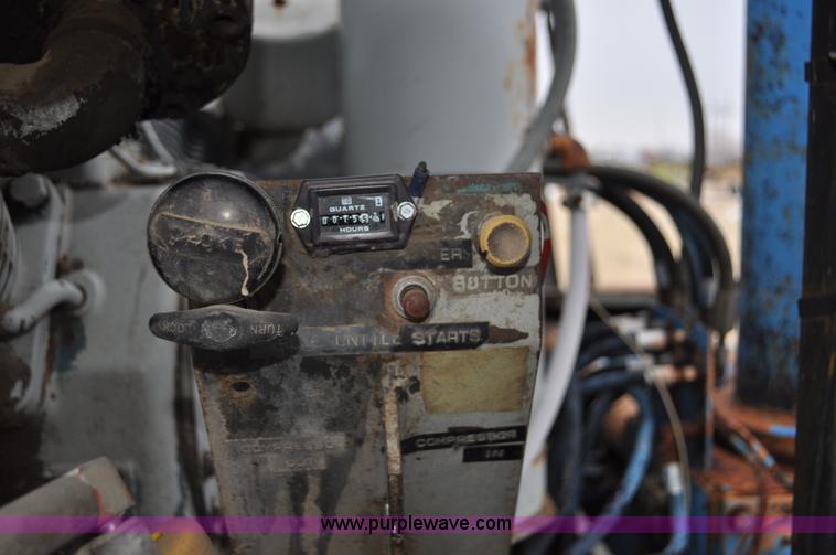 image for item C3320 1976 International Fleetstar 2010A Fleet Corp tire truck