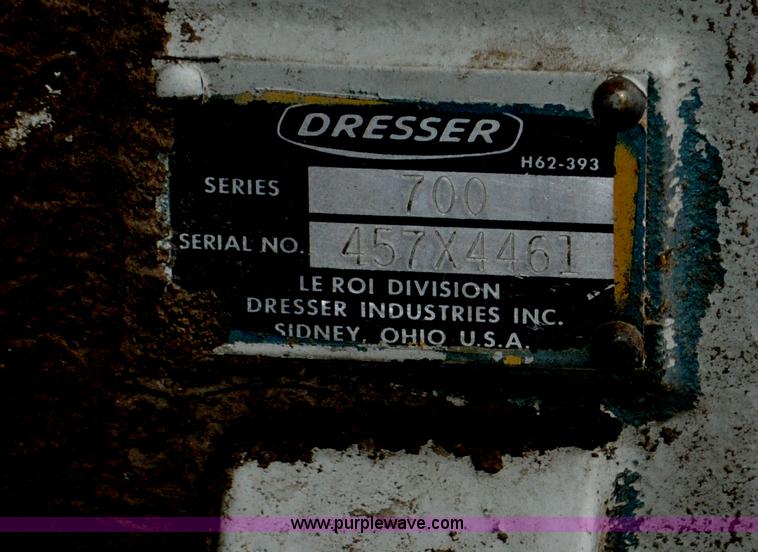 image for item C3320 1976 International Fleetstar 2010A Fleet Corp tire truck