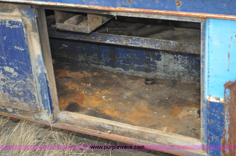 image for item C3320 1976 International Fleetstar 2010A Fleet Corp tire truck