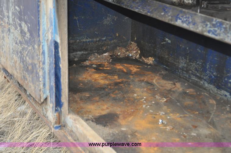 image for item C3320 1976 International Fleetstar 2010A Fleet Corp tire truck