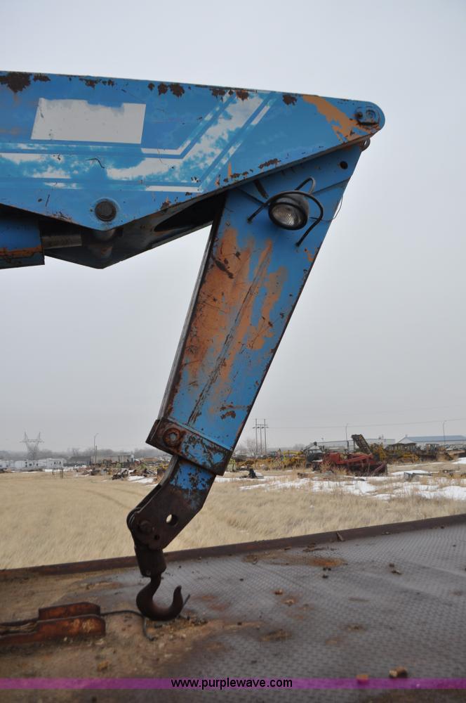 image for item C3320 1976 International Fleetstar 2010A Fleet Corp tire truck