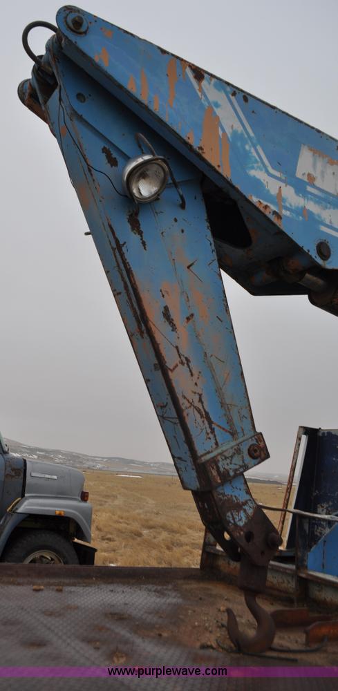 image for item C3320 1976 International Fleetstar 2010A Fleet Corp tire truck