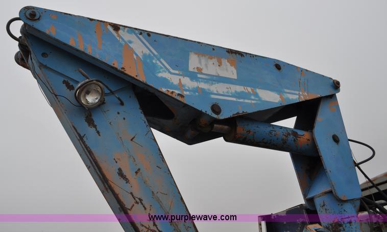 image for item C3320 1976 International Fleetstar 2010A Fleet Corp tire truck