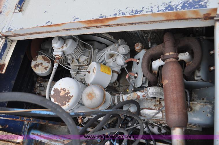 image for item C3320 1976 International Fleetstar 2010A Fleet Corp tire truck