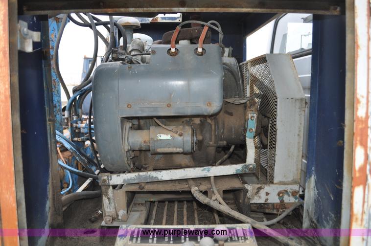 image for item C3320 1976 International Fleetstar 2010A Fleet Corp tire truck