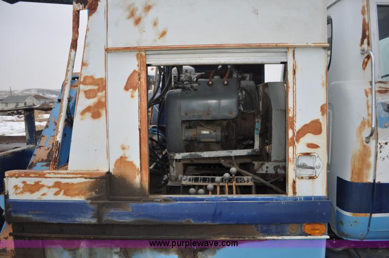 image for item C3320 1976 International Fleetstar 2010A Fleet Corp tire truck