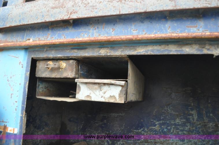 image for item C3320 1976 International Fleetstar 2010A Fleet Corp tire truck