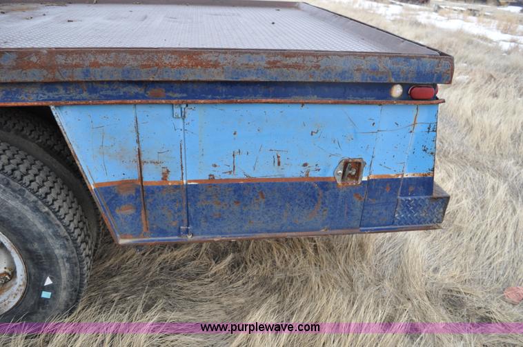 image for item C3320 1976 International Fleetstar 2010A Fleet Corp tire truck