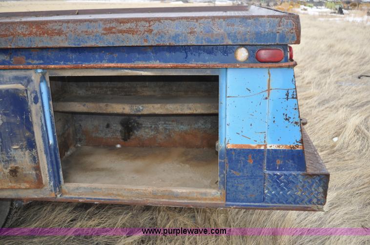 image for item C3320 1976 International Fleetstar 2010A Fleet Corp tire truck