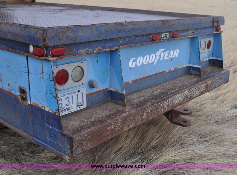 image for item C3320 1976 International Fleetstar 2010A Fleet Corp tire truck