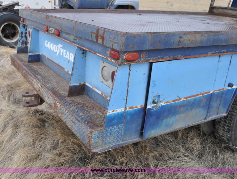 image for item C3320 1976 International Fleetstar 2010A Fleet Corp tire truck