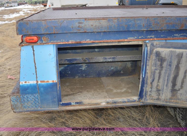 image for item C3320 1976 International Fleetstar 2010A Fleet Corp tire truck