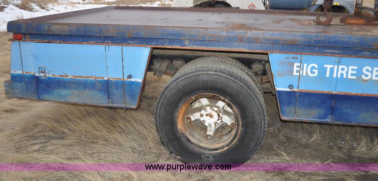 image for item C3320 1976 International Fleetstar 2010A Fleet Corp tire truck