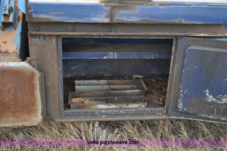 image for item C3320 1976 International Fleetstar 2010A Fleet Corp tire truck