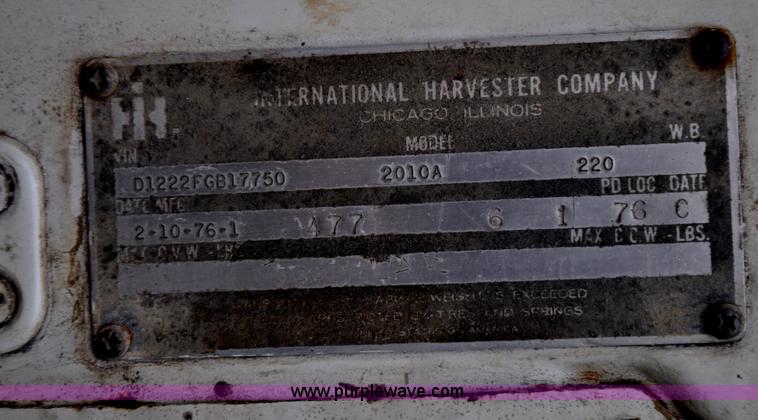 image for item C3320 1976 International Fleetstar 2010A Fleet Corp tire truck