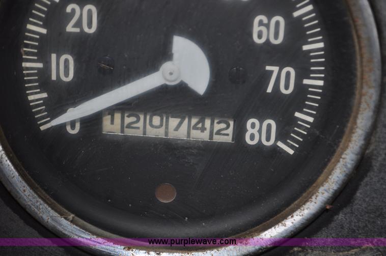 image for item C3320 1976 International Fleetstar 2010A Fleet Corp tire truck