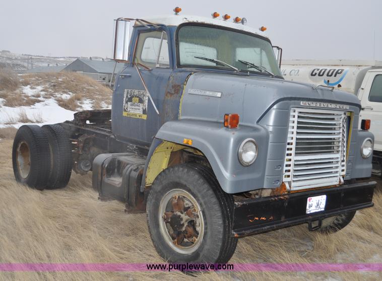 image for item C3321 1969 International Fleetstar 2010A semi truck