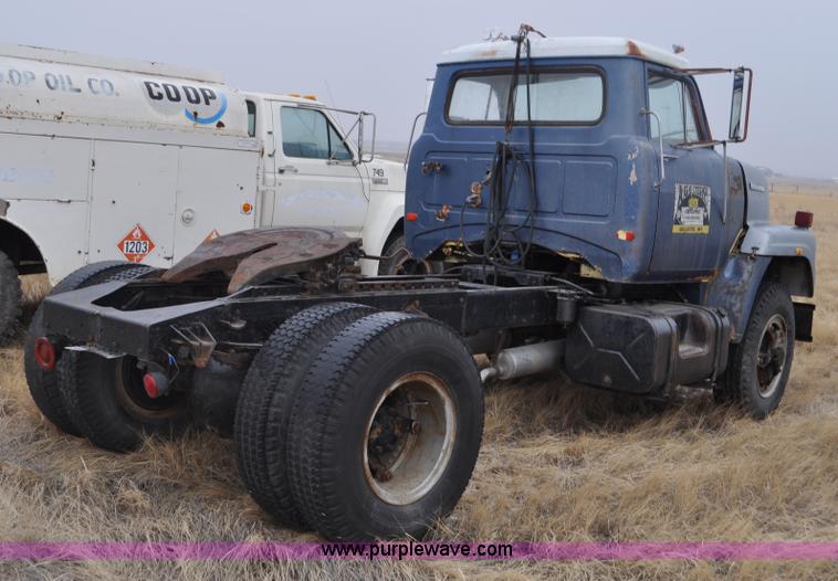 image for item C3321 1969 International Fleetstar 2010A semi truck