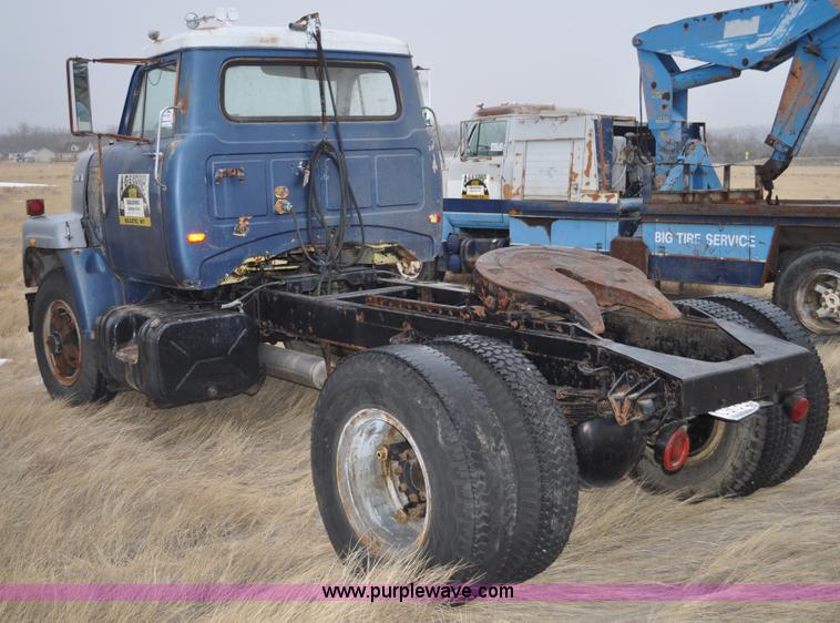 image for item C3321 1969 International Fleetstar 2010A semi truck