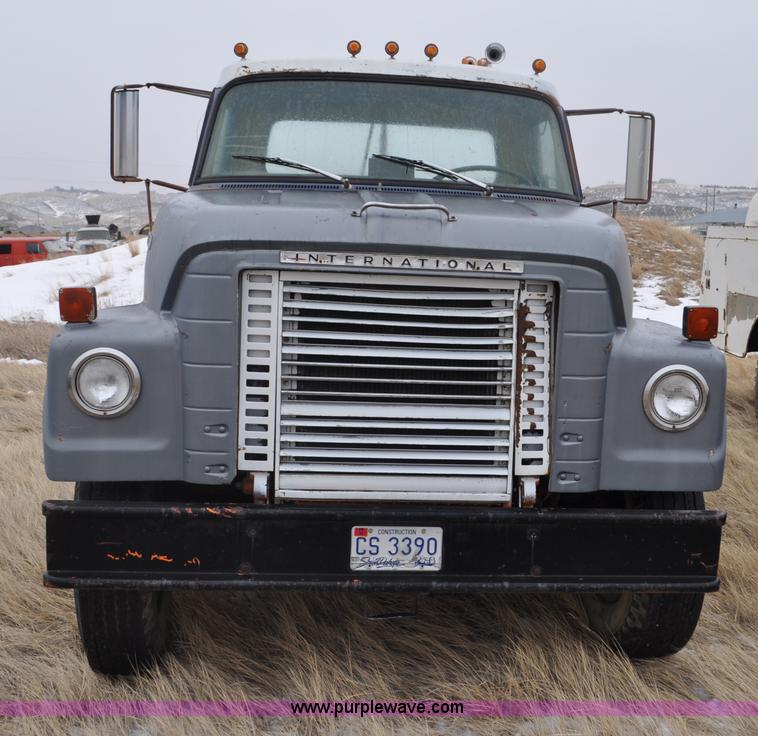 image for item C3321 1969 International Fleetstar 2010A semi truck