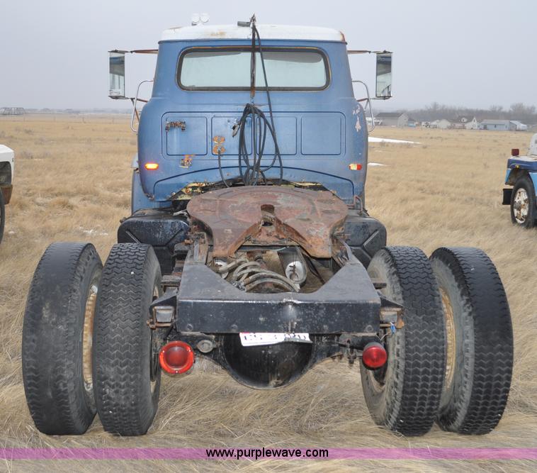 image for item C3321 1969 International Fleetstar 2010A semi truck