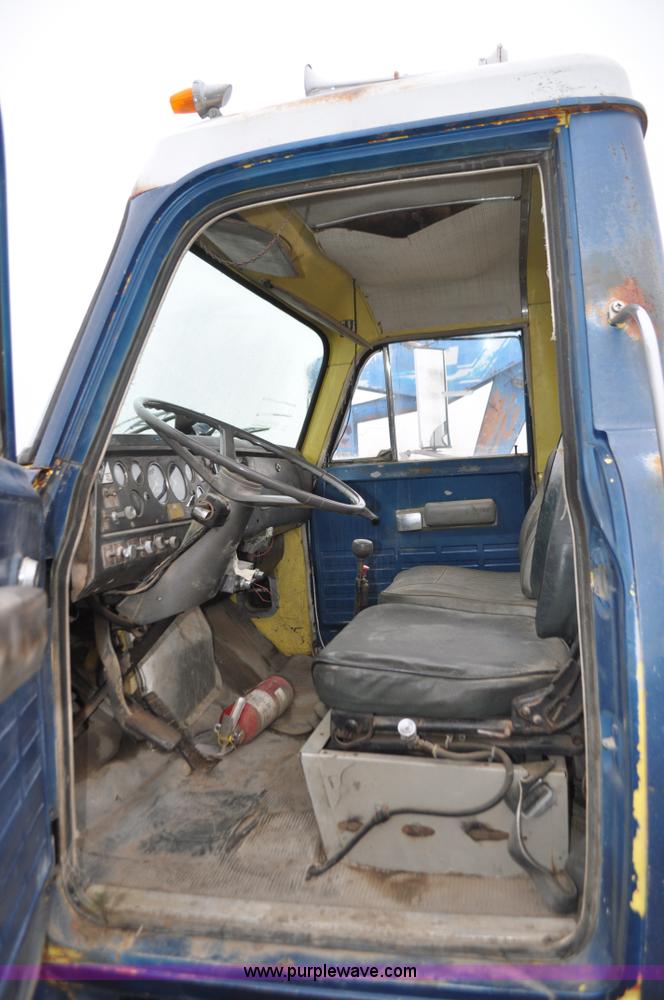 image for item C3321 1969 International Fleetstar 2010A semi truck