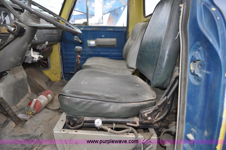 image for item C3321 1969 International Fleetstar 2010A semi truck