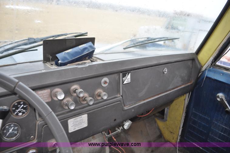 image for item C3321 1969 International Fleetstar 2010A semi truck