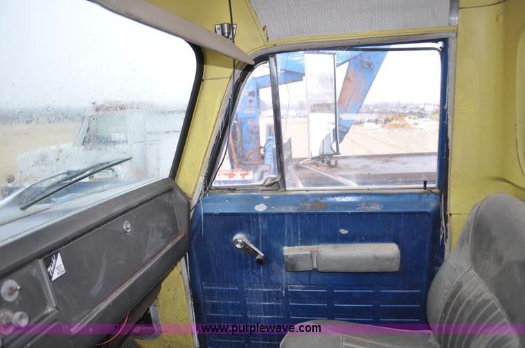 image for item C3321 1969 International Fleetstar 2010A semi truck