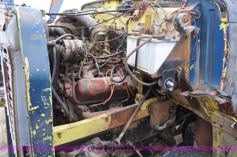 image for item C3321 1969 International Fleetstar 2010A semi truck