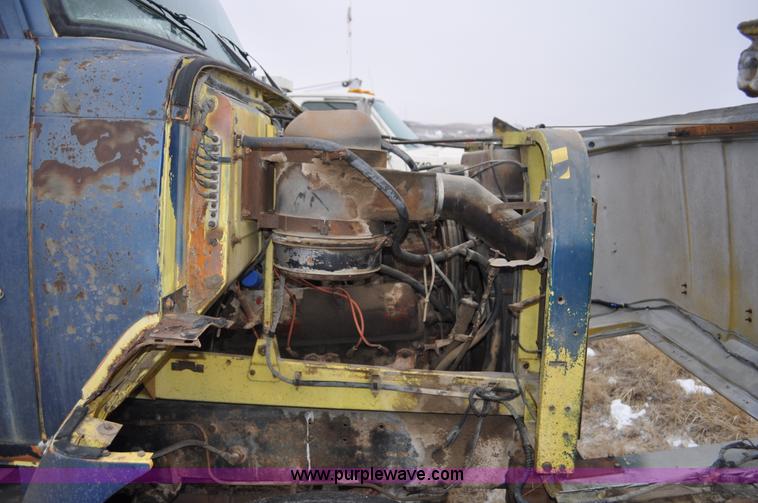 image for item C3321 1969 International Fleetstar 2010A semi truck