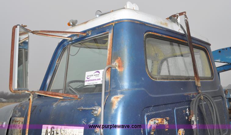 image for item C3321 1969 International Fleetstar 2010A semi truck